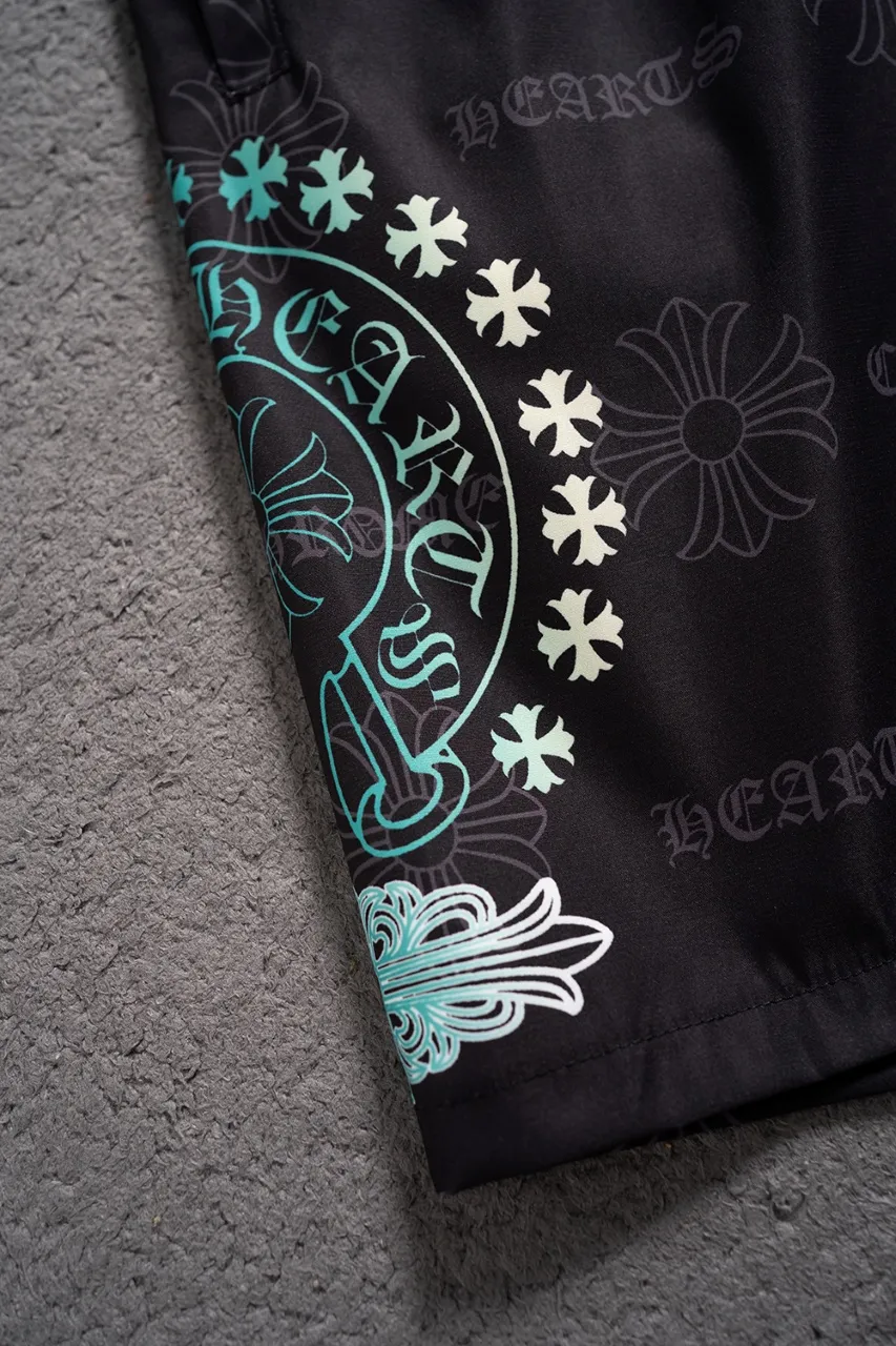🅿️130 #V2434 [Replenishment all year round] 𝐂𝐡𝐫𝐨𝐦𝐞 𝐡𝐞𝐚𝐫𝐭𝐬 Croix heart new summer beach pants LV classic printed quick-drying three-quarter pants, same style for men and women, the fabric is made of polyester fiber for customers, stain-resistant and wrinkle-resistant, the most suitable material for summer outings It is guaranteed to be cool and comfortable enough at the same time. It is super stylish when you wear it casually. You can clearly see the texture and other things by looking at the photos. It is not an ordinary market material that can seduce a person who wants to go on vacation in minutes. Pockets on both sides. Drawstring at the waist. Very practical design, with impeccable workmanship, details and fit. Can be worn as casual pants or beach pants. A must-have for beach vacations, home leisure, gym equipment, morning running and night running. Practicality takes into account functionality. Color: Black White Size: M-XXXL